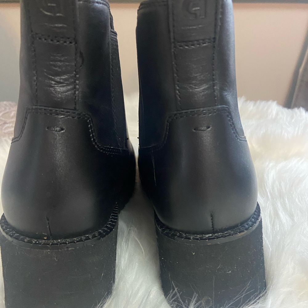 Cole Haan Zerogrand City Wedge waterproof Chelsea Black Ankle Booties Sz 8.5 - Picture 7 of 8